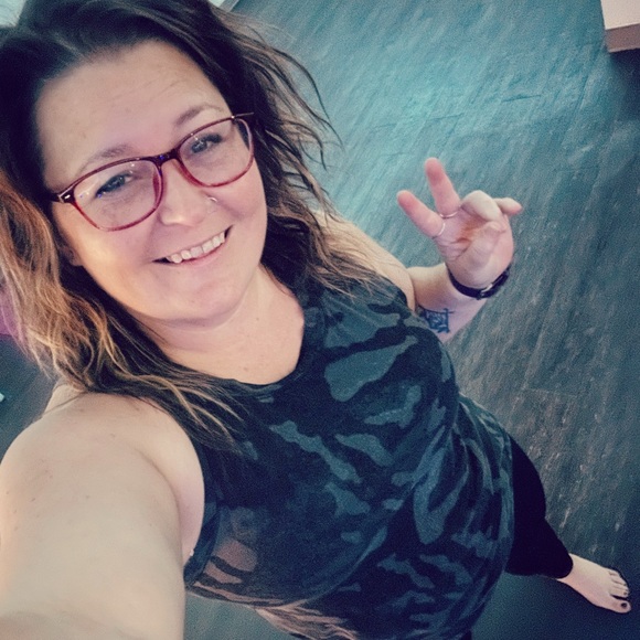 Meet your Posher, Heather - Picture 1 of 1